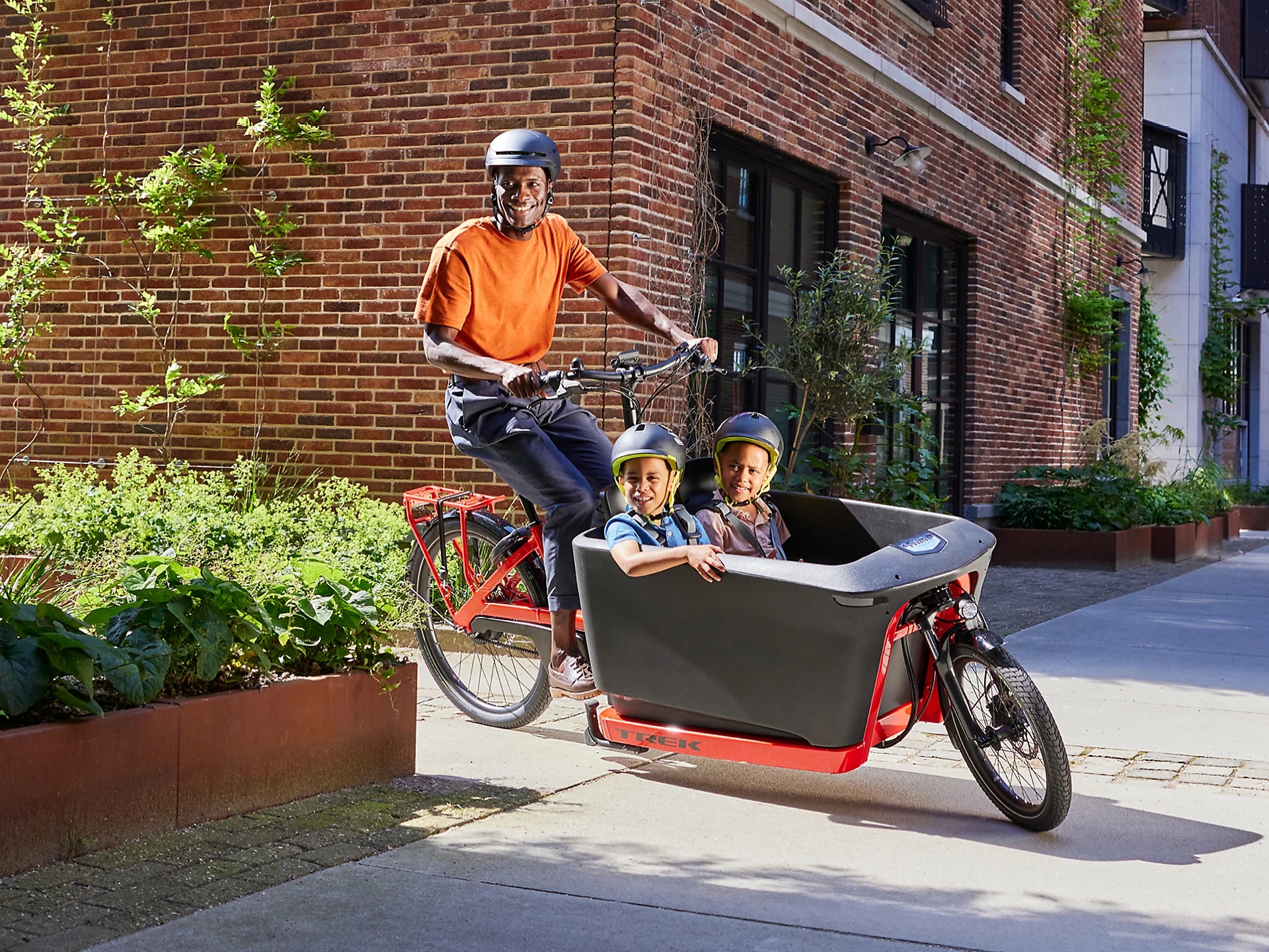Sélection : 3 vélos cargos biporteurs électriques pour tous les budgets