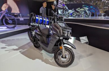 Yamaha présente un étonnant scooter à moteur hydrogène