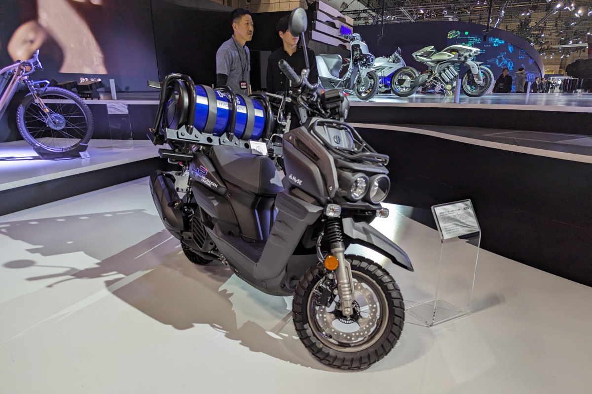 Yamaha présente un étonnant scooter à moteur hydrogène