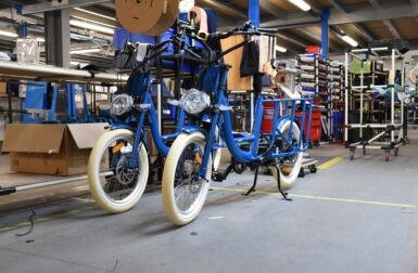 On a visité l’usine française d’Arcade Cycles et découvert les nouveaux vélos-cargos électriques Gaya