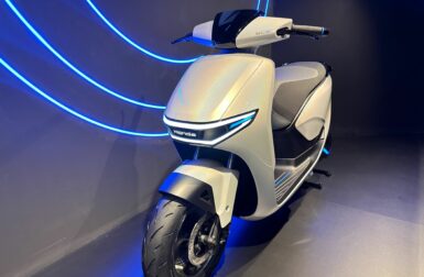 EICMA 2023 — Honda SC e: Concept : on a pu approcher de près ce scooter 125 électrique à batteries interchangeables