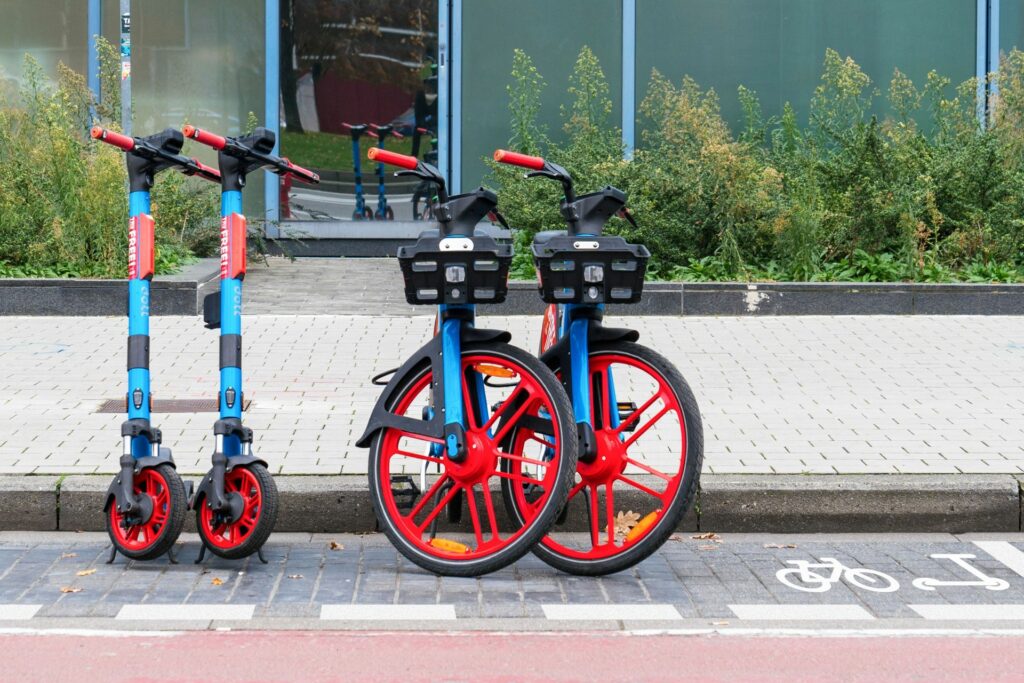 Dott fait le pari de l’IA pour s’assurer du bon stationnement de ses vélos et trottinettes en libre-service