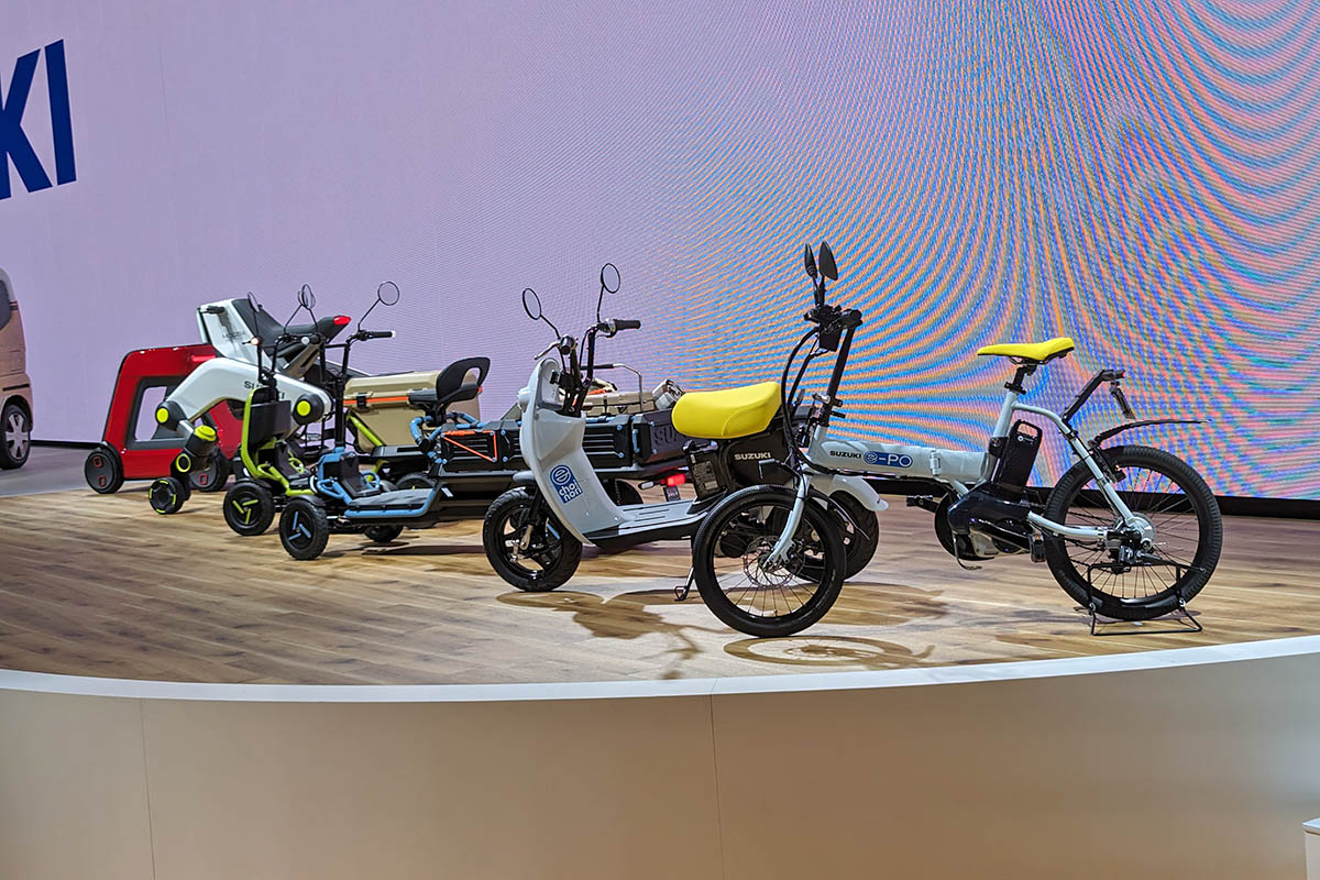 Vélos, scooters, motos… Suzuki a présenté les deux-roues électriques les plus cool du salon de Tokyo !