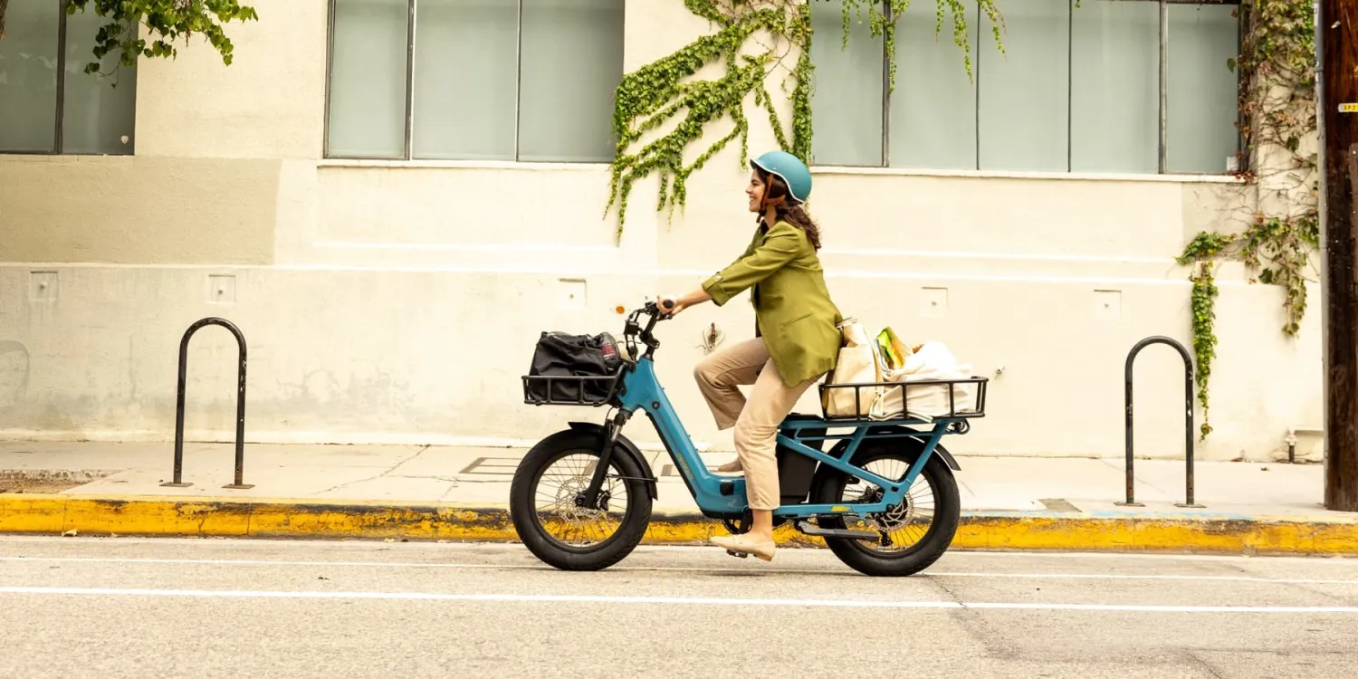 Momentum lance le Cito E+, un vélo-mobylette électrique avec boîte à gants intégrée !