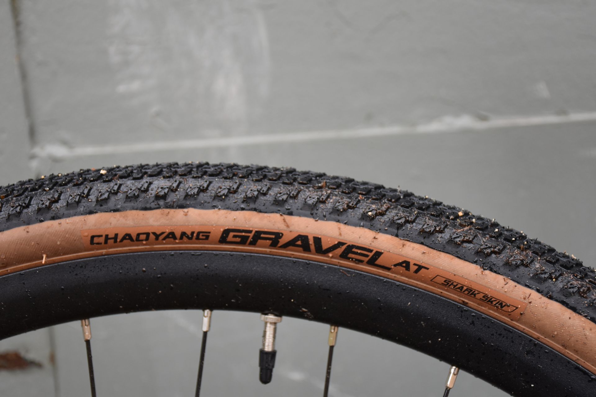 Nakamura E-Gravel pneus