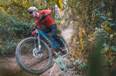 Ce VTT électrique aux composants atypiques allie moteur Polini et cadre carbone