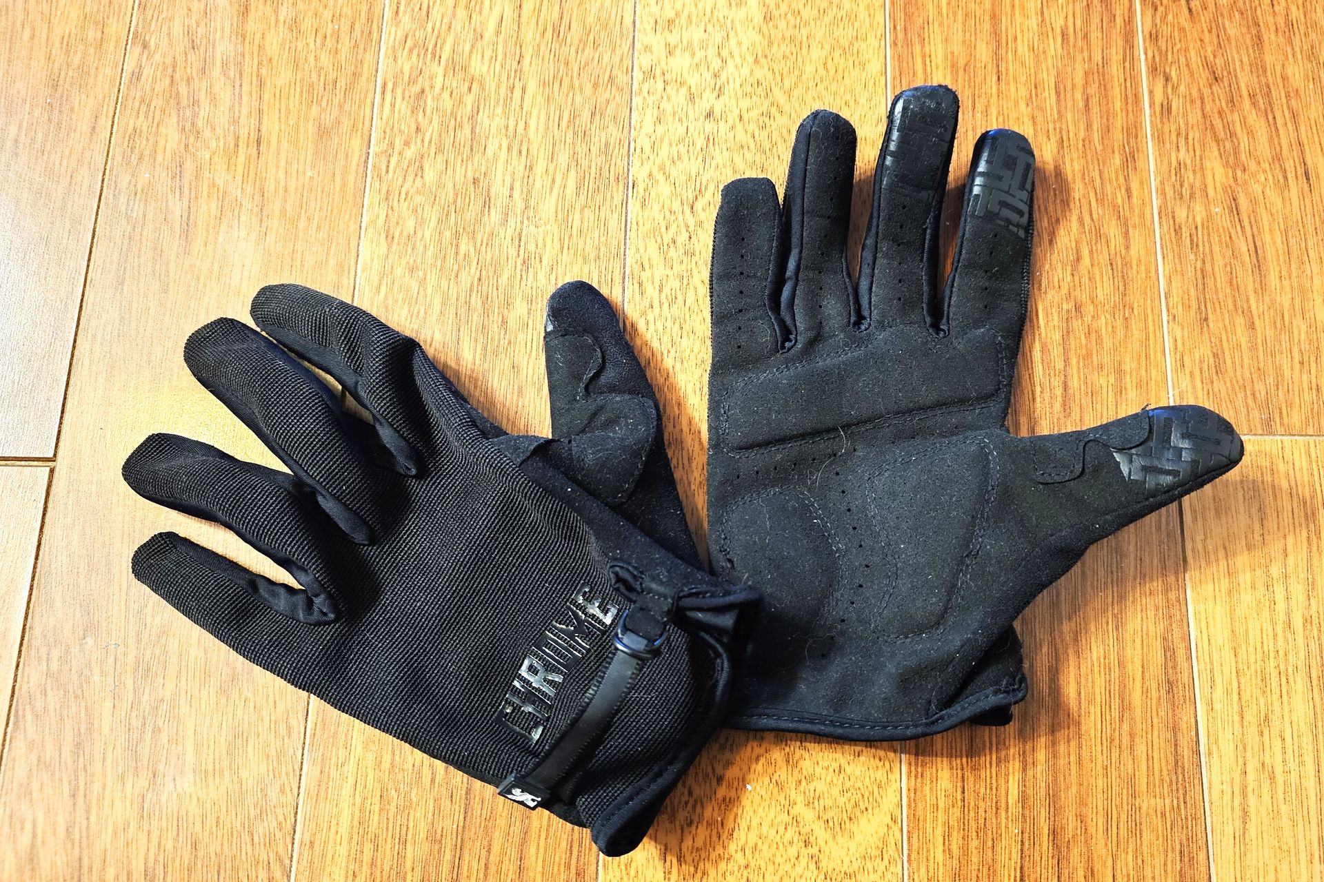 Flash Test : les gants vélo Cycling Gloves 2.0 de Chrome sont aussi  polyvalents que fiables - Cleanrider