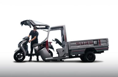 Cet étonnant scooter électrique se transforme en rickshaw