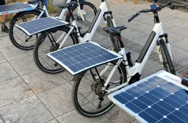 Pas besoin de brancher la batterie de ce vélo électrique solaire