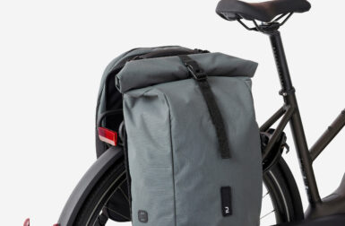 Ce sac à dos vélo Decathlon se transforme en sacoche pour porte-bagages
