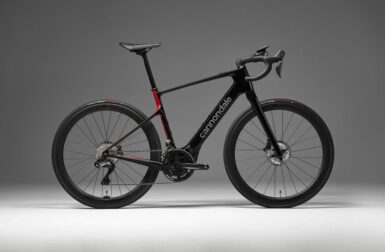 Cannondale : ses nouveaux vélos de route et gravels Synapse Neo marient carbone et moteur léger Bosch