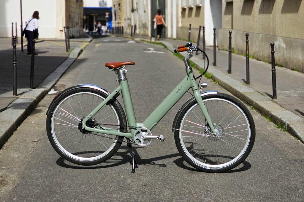 On a testé le Voltaire Rivoli : notre avis sur ce vélo électrique à boite auto chic et urbain !
