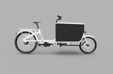 Ce vélo cargo à assistance électrique roule grâce à ses panneaux solaires