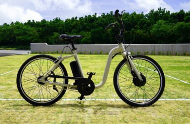 Capable de recharger en roulant, ce vélo électrique offre une autonomie record !