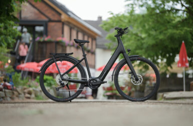 Le vélo électrique Cube Katmandu Hybrid C:62 atteint des sommets de légèreté