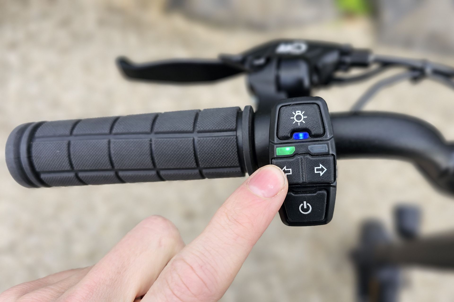 Clignotants Pour Trottinette électrique HOTUT - Poignée LED Avec 4 Couleurs Et 4 Modes, Compatible Xiaomi M365, Ninebot G30 - Installation Facile Sans Outils