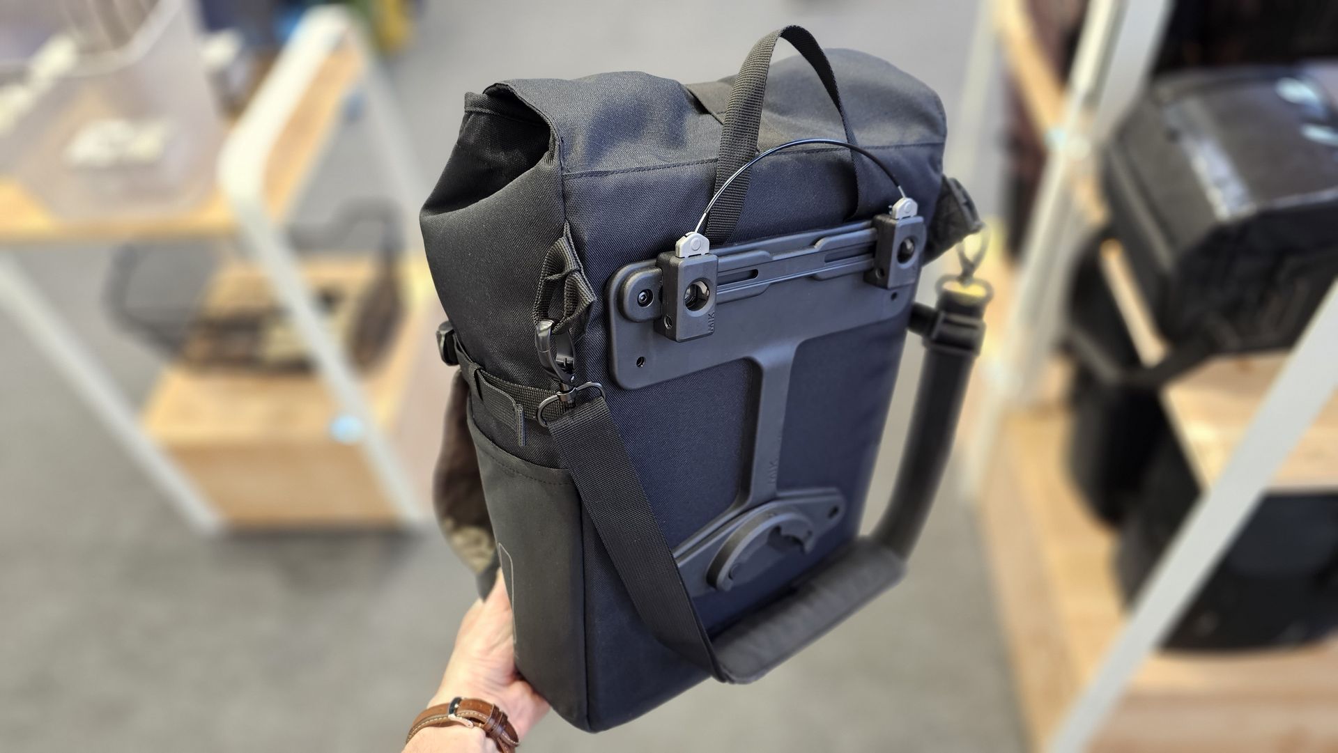 Sacoche Oxford T18 Pour Porte-vélos - 18 Litres, Ouverture Rapide, Réfléchissante, Avec Bandoulière Amovible