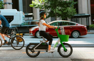 Comment le nouveau vélo électrique en libre-service Lime vise les femmes et les séniors