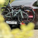Norauto e-Fit 300 transportant deux vélos électriques en toute sécurité