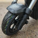 Essai NIU KQi 300P conduite pluie pneu