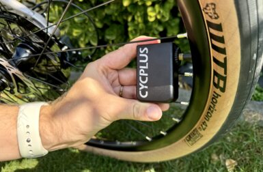 Test Cycplus AS2 : ce gonfleur de pneus ultra compact est le « plus léger du monde »