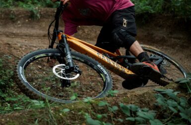 Ce nouveau VTT électrique Canyon est incroyable de légereté