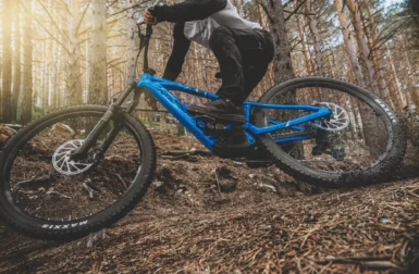 Mondraker Sly : au moteur Bosch SX, ce VTT électrique léger se passe de cadre carbone