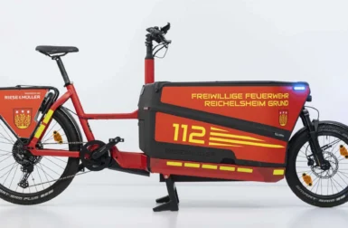 Un vélo cargo électrique pour les pompiers ? L’idée de Riese & Müller n’est pas si folle !