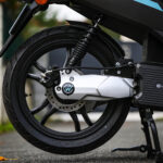 De grandes roues de 16 pouces