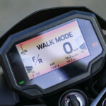 Assistance à la marche de la moto