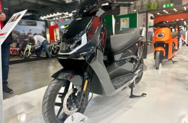 EICMA 2024 : Niu FQi500, le scooter électrique qui défie le Super Soco CPX