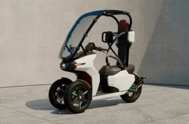 Ce scooter électrique est un savant mélange entre un Piaggio MP3 et un BMW C1