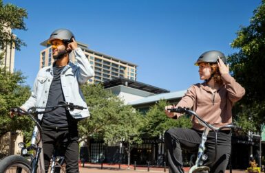 Ce casque vélo permet d’écouter sa musique, téléphoner et communiquer en toute légalité