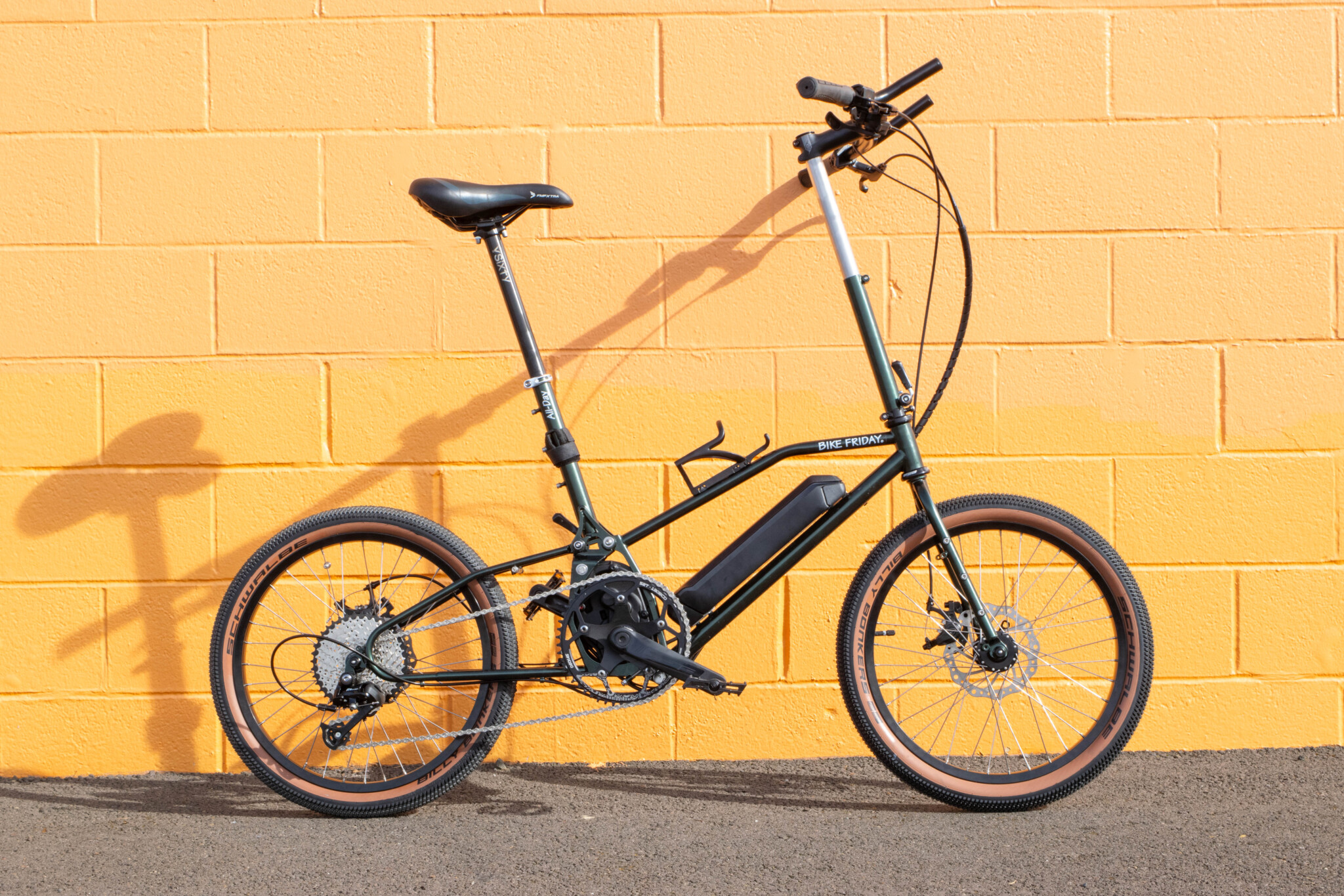Un vélo électrique pliant ultraléger conçu pour l'aventure 14,9 kg — free download