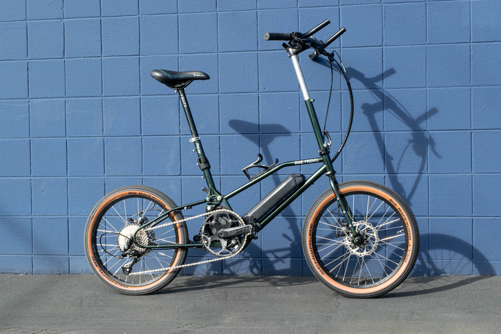 Un vélo électrique pliant ultraléger conçu pour l'aventure 14,9 kg — free download