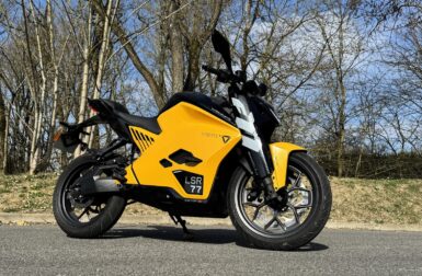 On a testé l’Ultraviolette F77 Mach 2 : cette moto électrique 125 est (presque) parfaite !