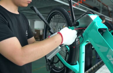 Des vélos électriques chinois démontés pour contourner les taxes : l’Europe lève le voile sur une fraude