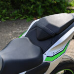 Au guidon de la moto hybride