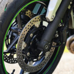 Comportement et maniabilité de la moto hybride
