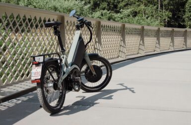 On a trouvé l’un des speedbikes les plus fous du marché : deux moteurs, boîte auto et 45 km/h !