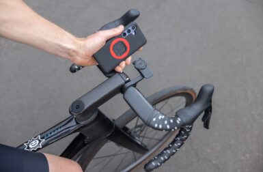 Quad Lock sort un support smartphone vélo taillé pour l’aventure