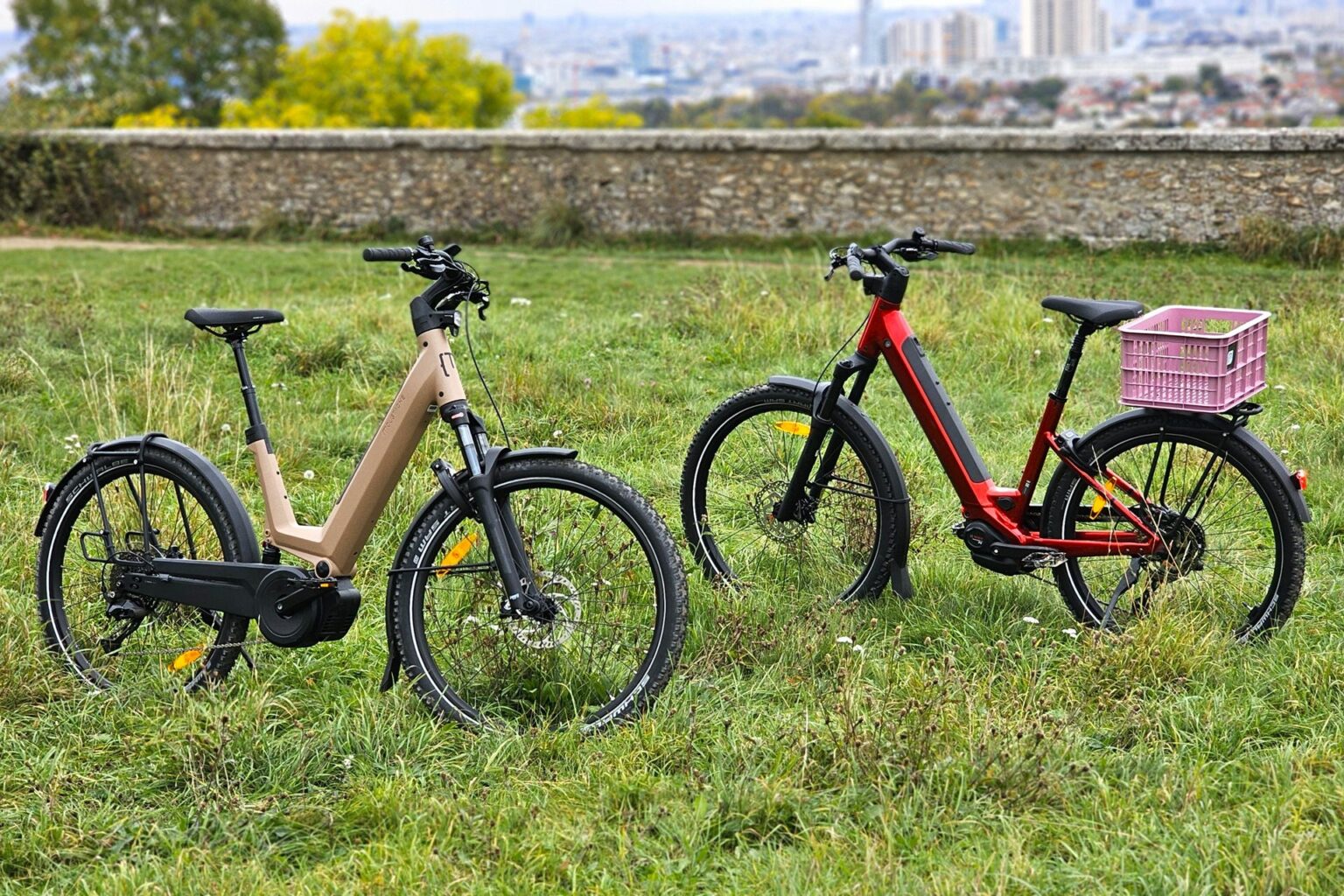 Moustache Xroad 4 2025, VTC électrique confortable et tout-chemin