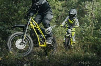 Triumph passe à la moto électrique… mais sûrement pas comme vous l’imaginiez