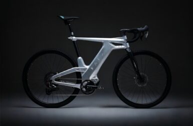 Carbone brut, 15 kg et look futuriste : voici le gravel électrique Impervia