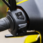 Au guidon du Peugeot Kisbee SE