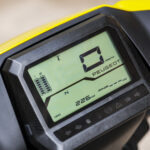 Au guidon du Peugeot Kisbee SE