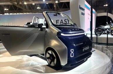 EZI EM05 : le micro-cabriolet électrique prêt à croquer la Citroën AMI