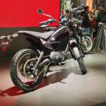 Flying Flea S6, scrambler électrique Royal Enfield 125 sur le stand de l’EICMA 2025