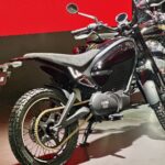 Flying Flea S6, scrambler électrique Royal Enfield 125 sur le stand de l’EICMA 2025