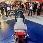 Honda WN7 sur le stand Honda à l’EICMA 2025, première moto électrique de série de la marque